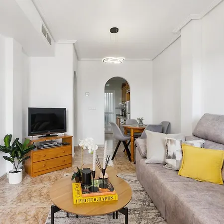 Cb Living - Homely Cinuelica, Punta Prima Apartment *