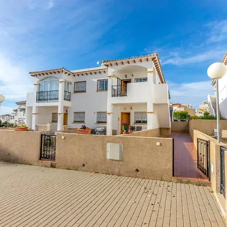 Cb Living - Homely Cinuelica, Punta Prima Apartment *